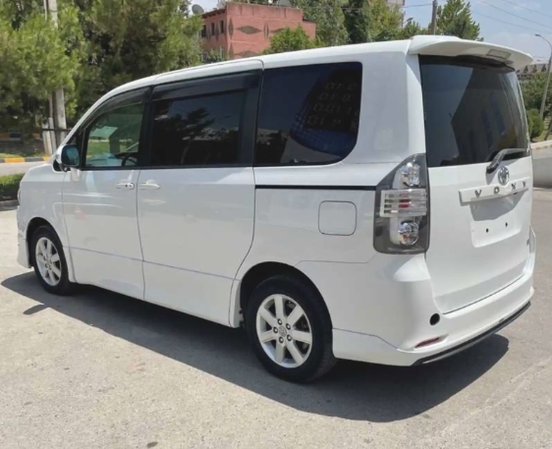 Не тонированные стекла для Toyota Voxy